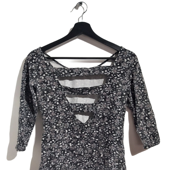 Floral top - Picture 2 of 2